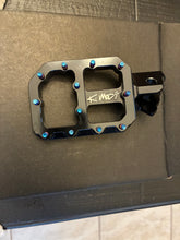 Load image into Gallery viewer, Wide CNC Billet Aluminum Foot T Pegs for Tuttio Soleil 01
