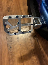 Load image into Gallery viewer, Super73 Mx Style Wide Pegs
